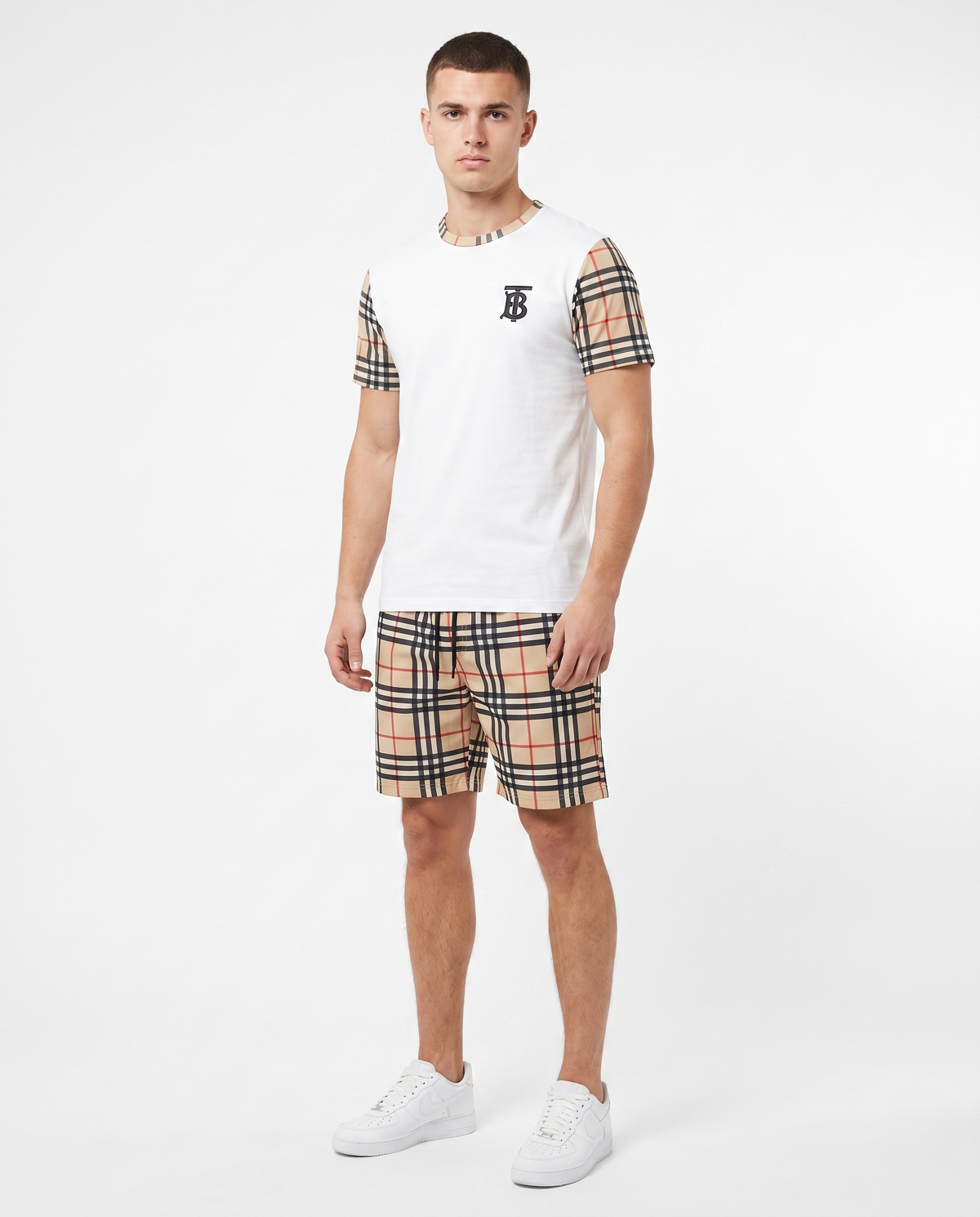 Conjunto camiseta y pantalón corto Burberry — Blanco y cuadros beige (modelo 2)