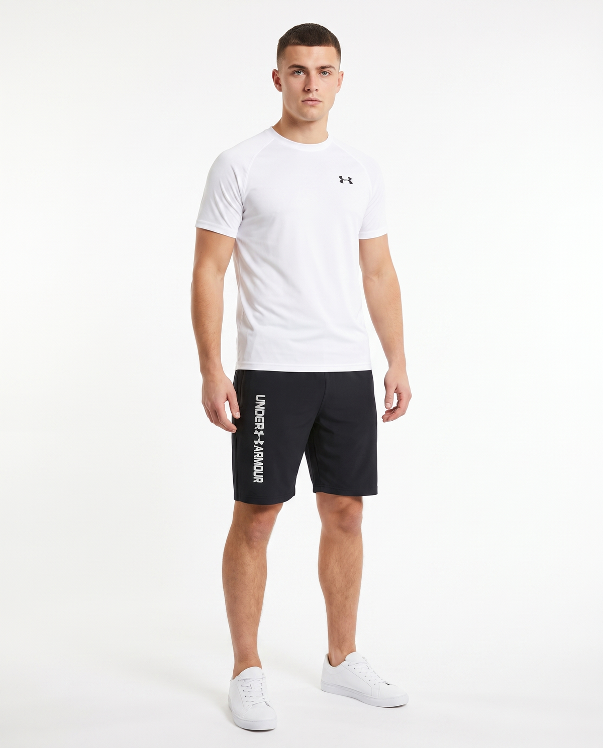 Conjunto camiseta y pantalón corto Under Armour — Blanco y negro