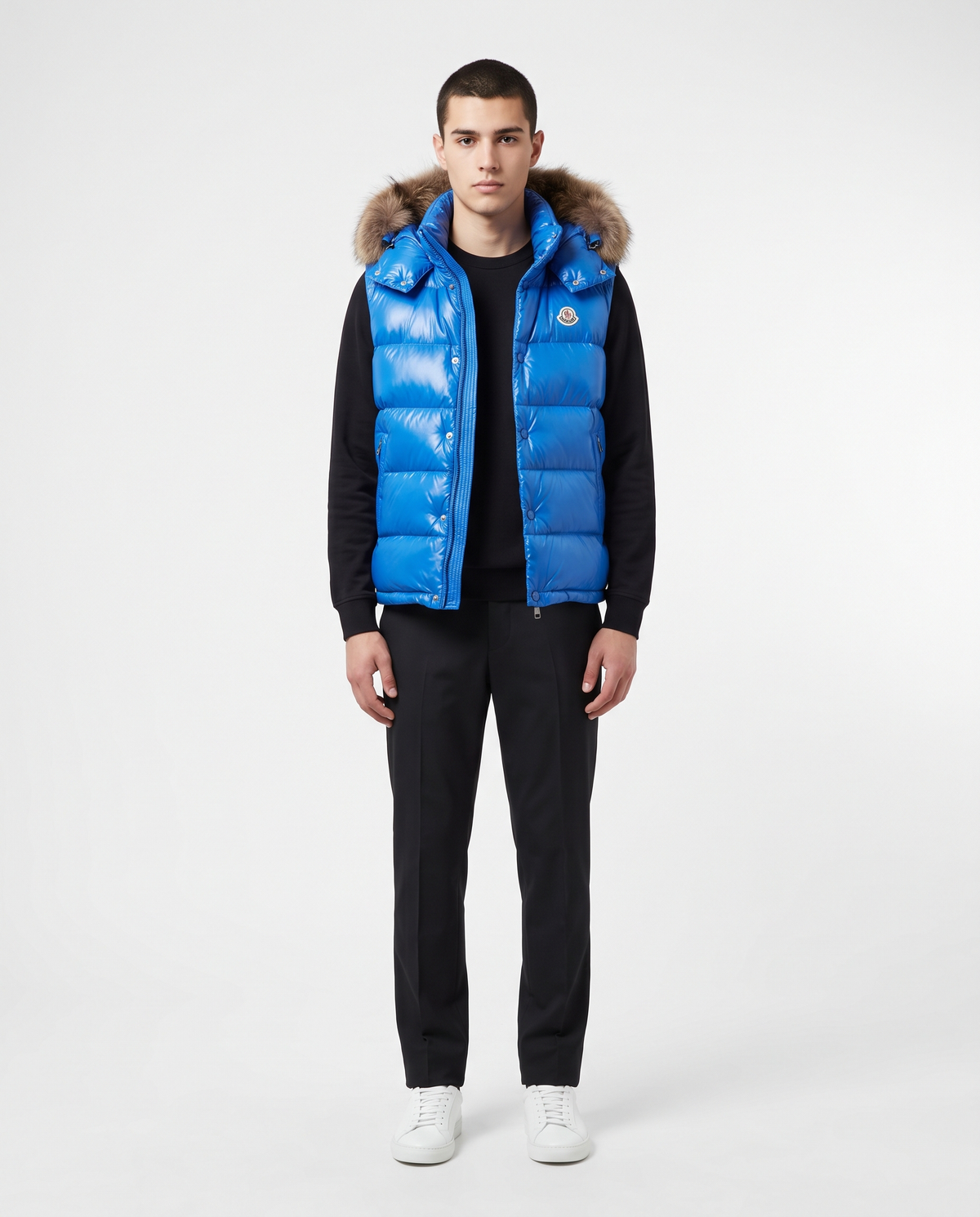 Chaleco brillante Moncler con capucha de pelo — Azul eléctrico