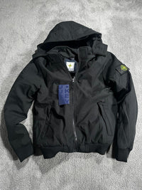 Chaqueta con capucha Stone Island — Negro