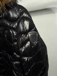 Chaqueta acolchada Blauer con capucha de pelo — Negro