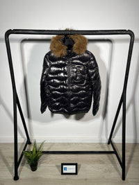 Chaqueta acolchada Blauer con capucha de pelo — Negro