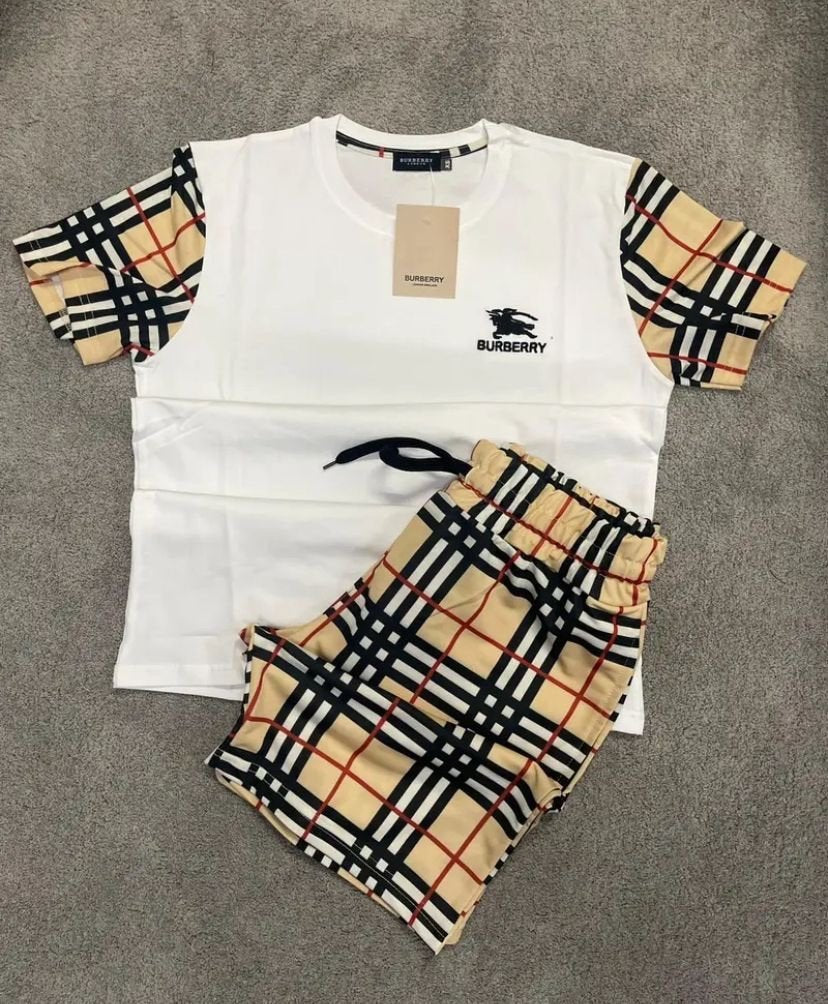Conjunto Burberry camiseta y pantalón corto — Blanco y beige