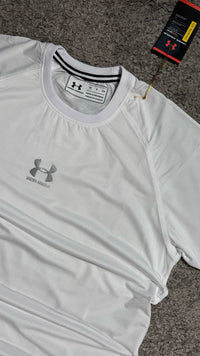 Conjunto Under Armour camiseta y pantalón corto — Blanco y negro