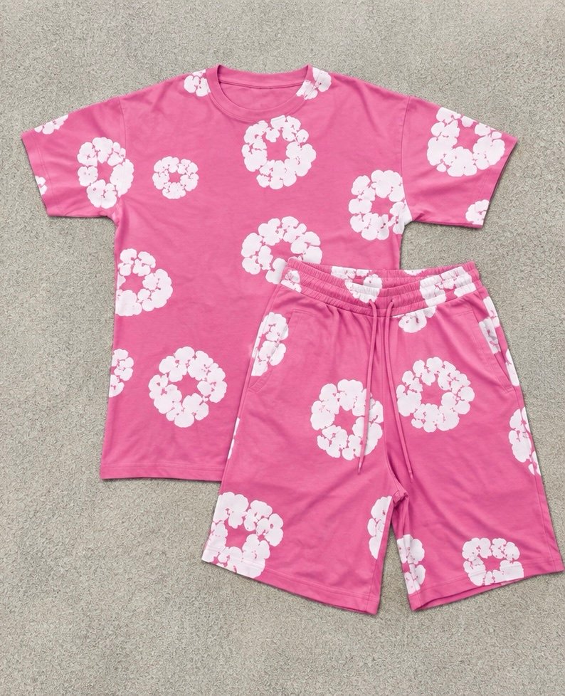Conjunto Denim Tears camiseta y pantalón corto — Rosa