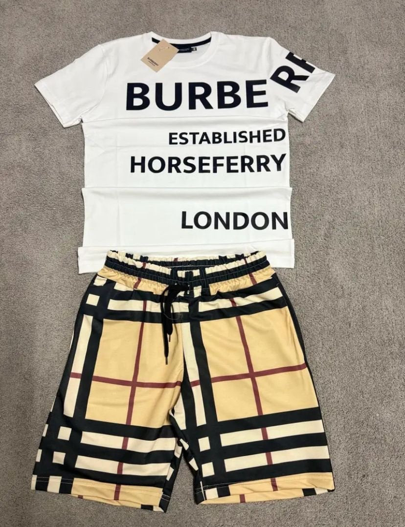 Conjunto Burberry Horseferry camiseta y pantalón corto — Blanco y beige