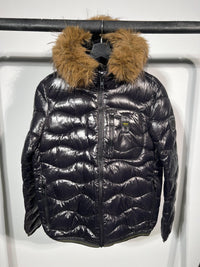 Chaqueta acolchada Blauer con capucha de pelo — Negro