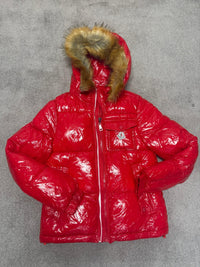 Plumífero brillante Moncler con capucha de pelo — Rojo