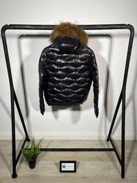 Chaqueta acolchada Blauer con capucha de pelo — Negro