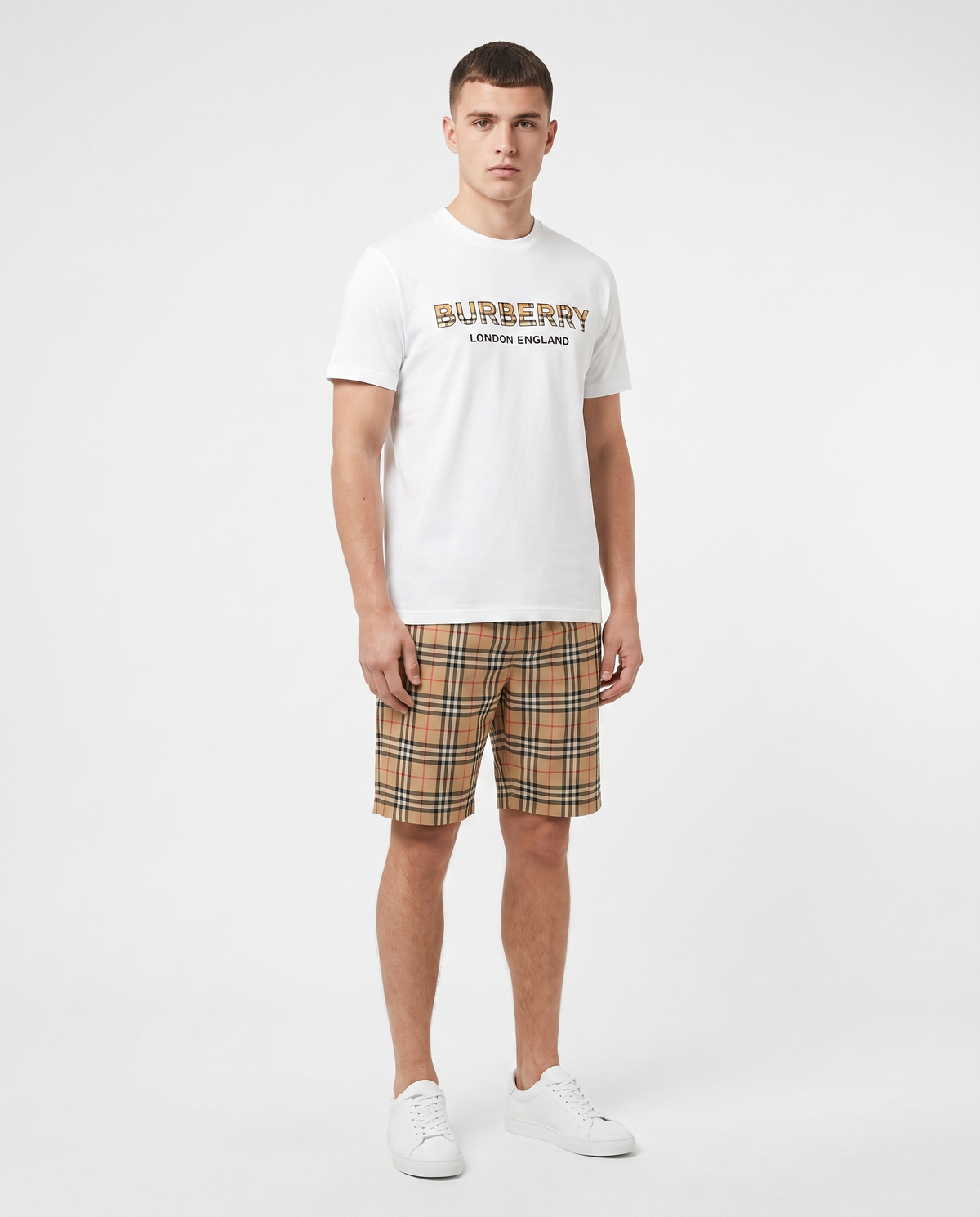Conjunto camiseta y pantalón corto Burberry — Blanco y cuadros beige