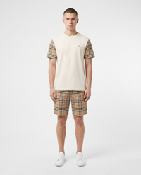 Conjunto Burberry camiseta y pantalón corto — Crudo y beige