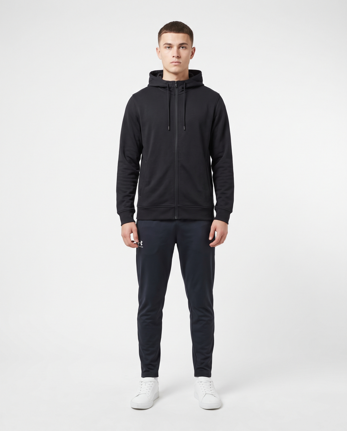 Chándal Under Armour con capucha — Negro