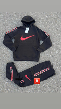 Chándal de algodón con capucha Nike — Negro y rojo