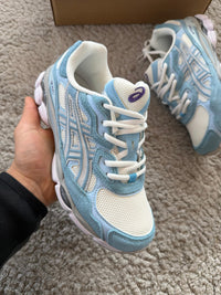 Zapatillas Asics Gel-Kayano — Azul cielo y blanco