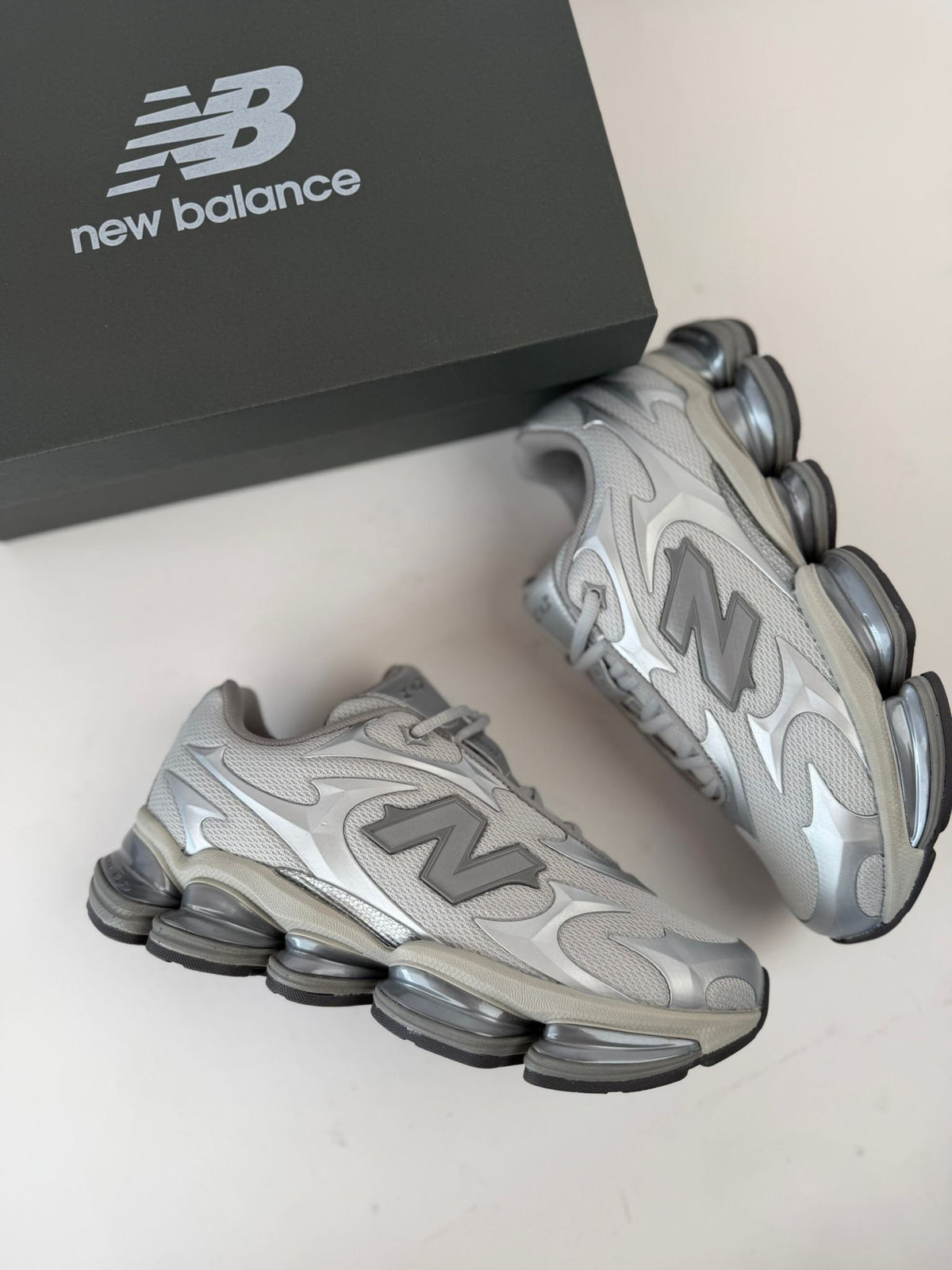 Zapatillas New Balance 9060 — Gris plata