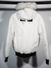 Parka bomber Canada Goose con capucha de pelo — Blanco