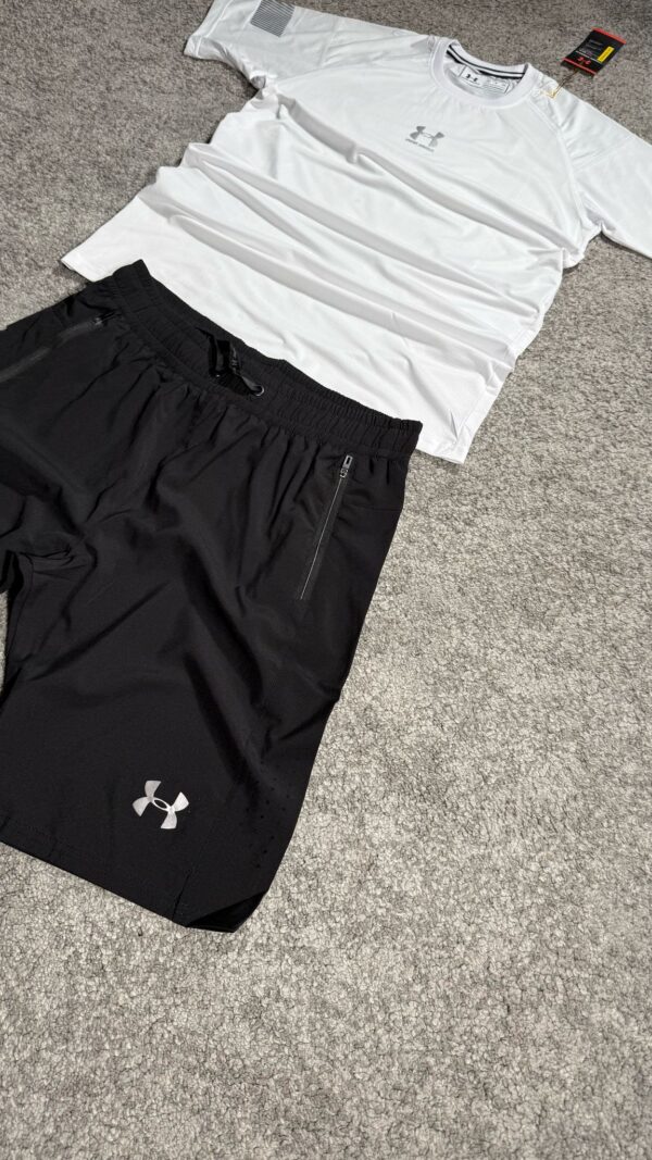 CONJUNTO CORTO UNDER ARMOUR – ESTILO Y RENDIMIENTO EN BLANCO & NEGRO - Imagen 2