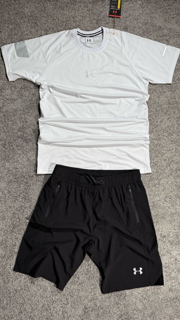 CONJUNTO CORTO UNDER ARMOUR – ESTILO Y RENDIMIENTO EN BLANCO & NEGRO