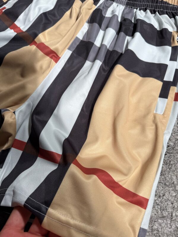 CONJUNTO CORTO BURBERRY – EDICIÓN EXCLUSIVA - Imagen 3